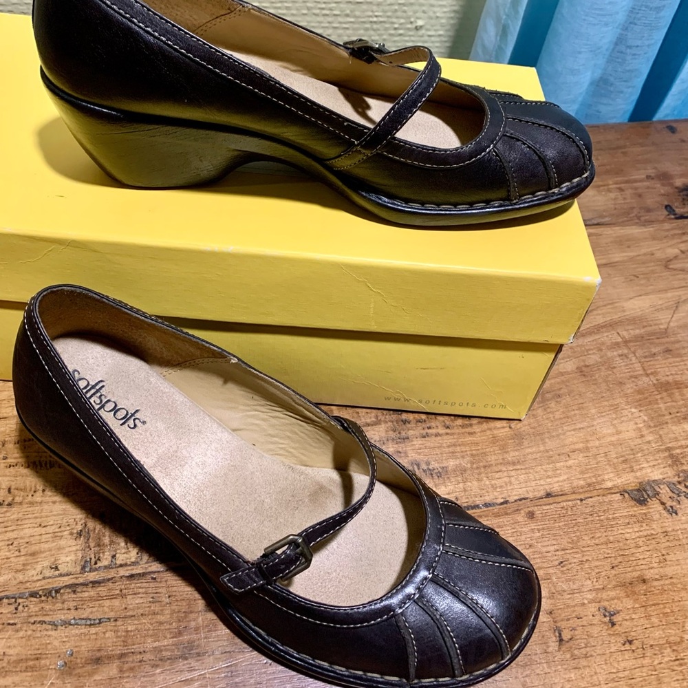 Softspots Excellent Condition Brown Shoes - Picture 1 of 4